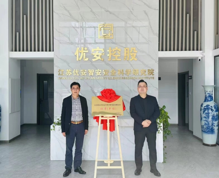 揭牌1_副本.jpg 揭牌1_副本.jpg